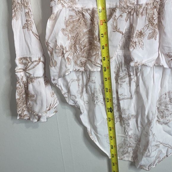 🦋Sheer button-up flower patterned long sleeved top! - Picture 4 of 8